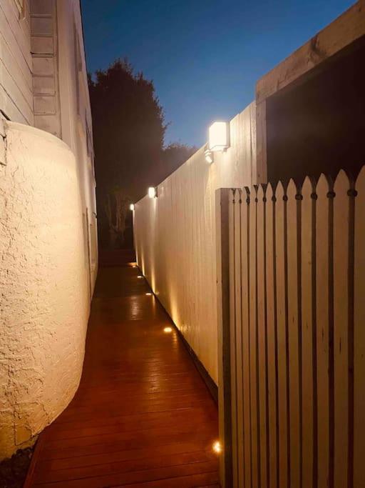 Delightful Little House & Chateau Charme Suite Auckland Extérieur photo